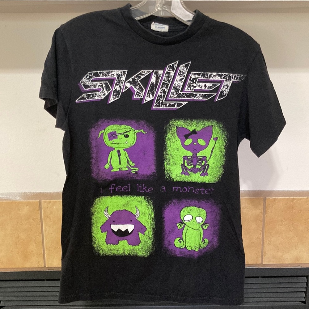 ⬛️⬛️ Skillet Band ‘Monster Album’ Graphic Tee (size S)